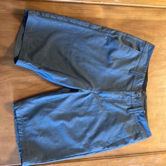 VOLCOM Surf &Turf 2 Way Stretch Shorts Size 28 - Picture 2 of 10